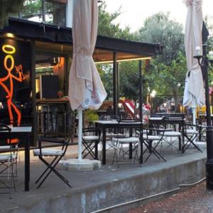saints bar pizza etoimazo vaptisi